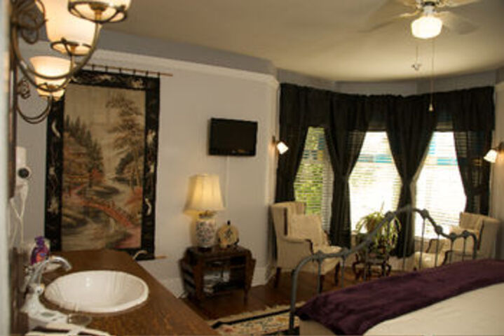 Deer Creek Inn