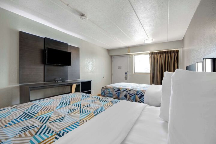Room 11 of 33