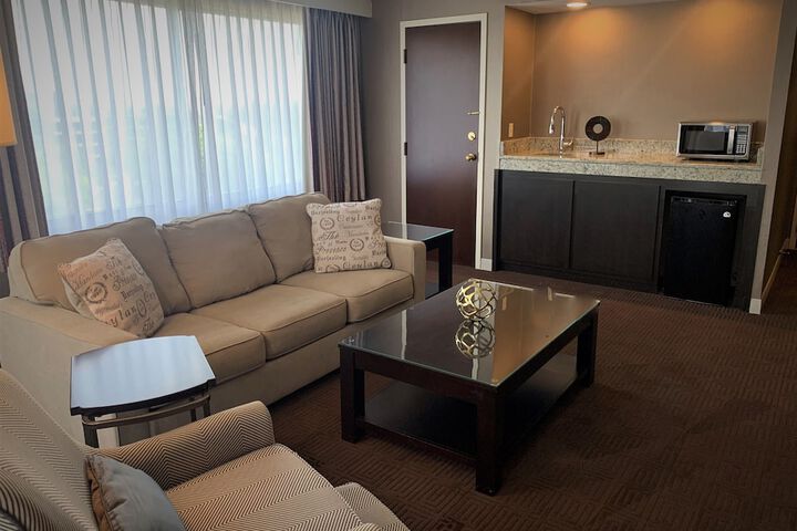 Sheraton Lisle Naperville Hotel