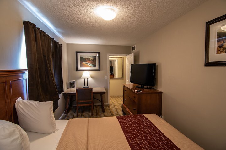 The Crow Peak Lodge
