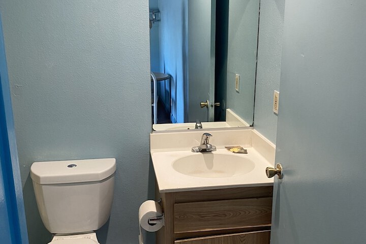 Room 8 of 10