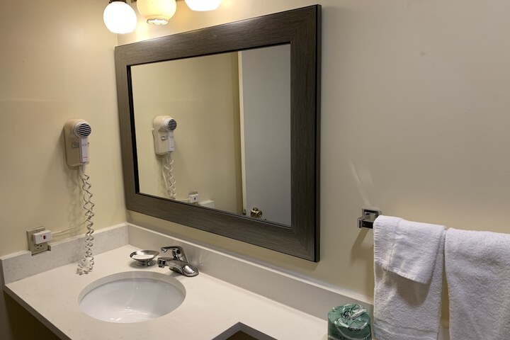 Four Winds Country Motel