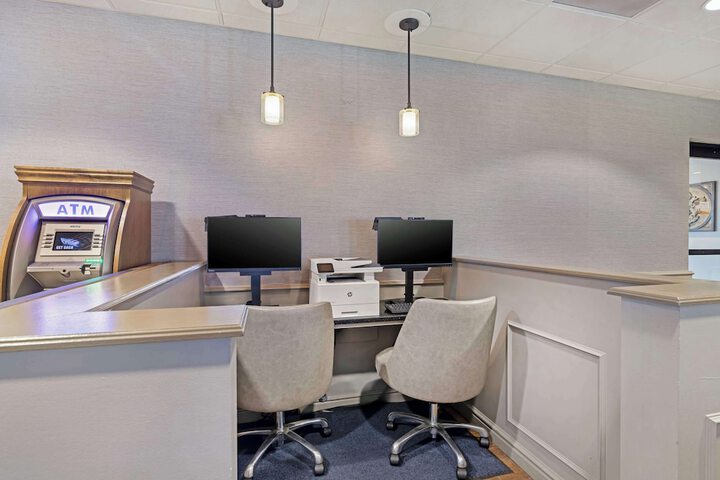 Business Center 31 of 31