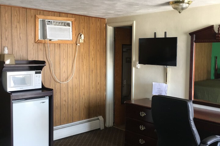 Room 12 of 37
