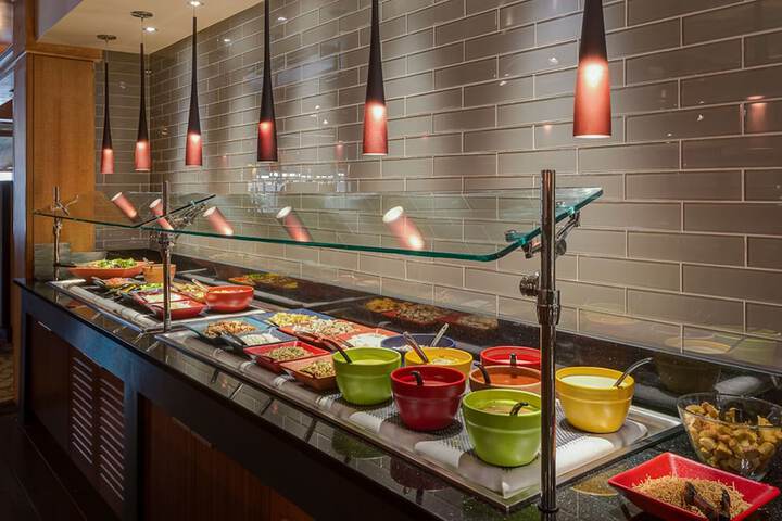 DoubleTree by Hilton Akron Fairlawn