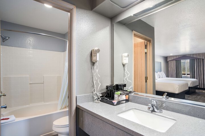 Room 8 of 27