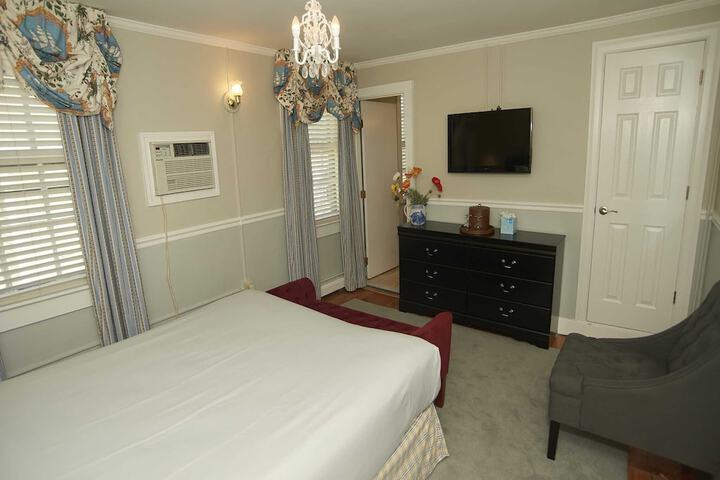 Room 100 of 183