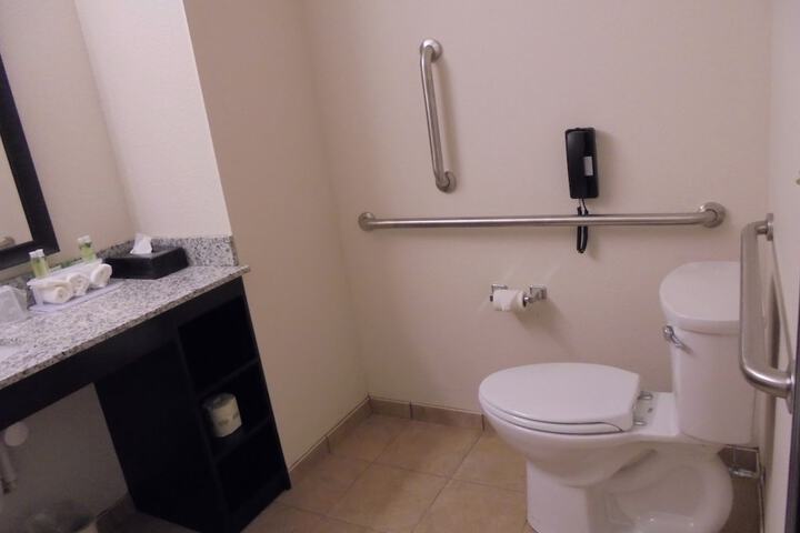 Holiday Inn Express & Suites Nevada by IHG
