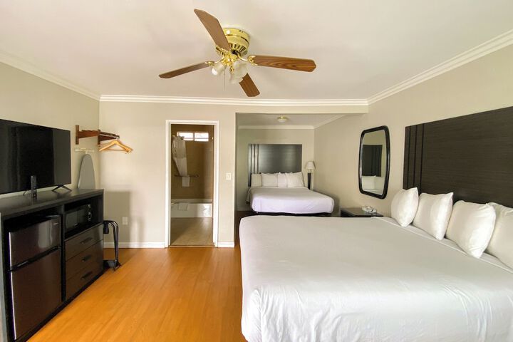 Room 33 of 49