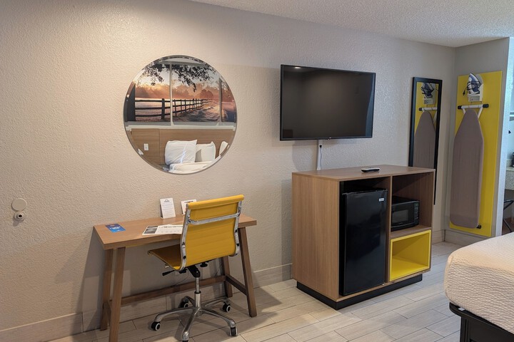 Room 11 of 25