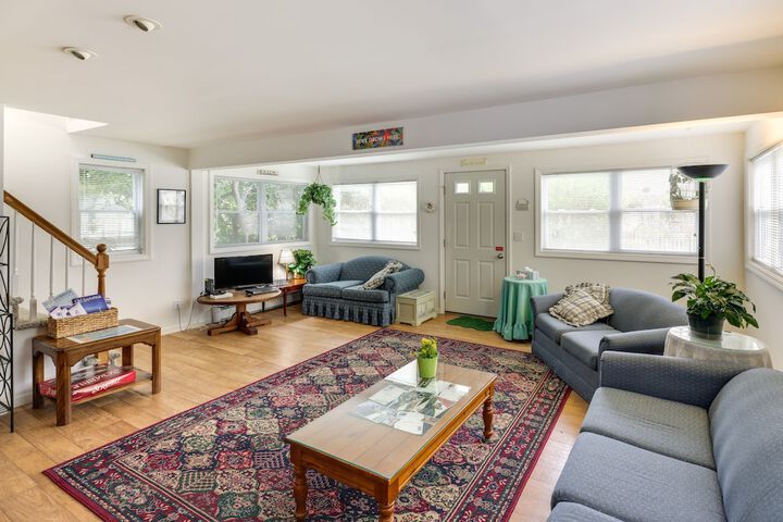 Charming Old Saybrook Home: Half-mi to Sand & Sea!