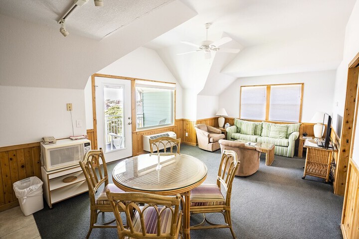 Ocracoke Harbor Inn