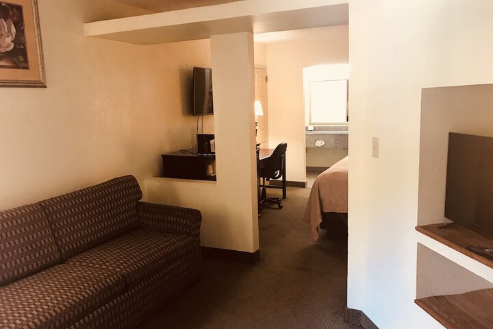 Quality Inn & Suites Conference Center Statesboro Historic District