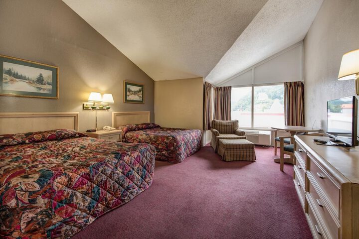Room 26 of 39