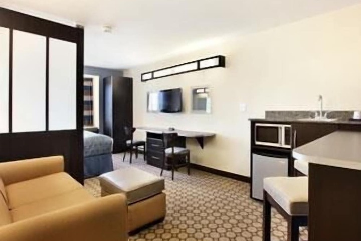 Room 14 of 28