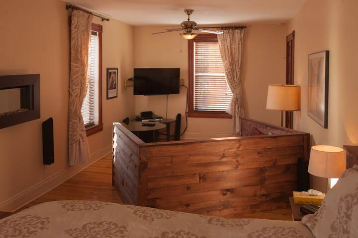 Room 33 of 64