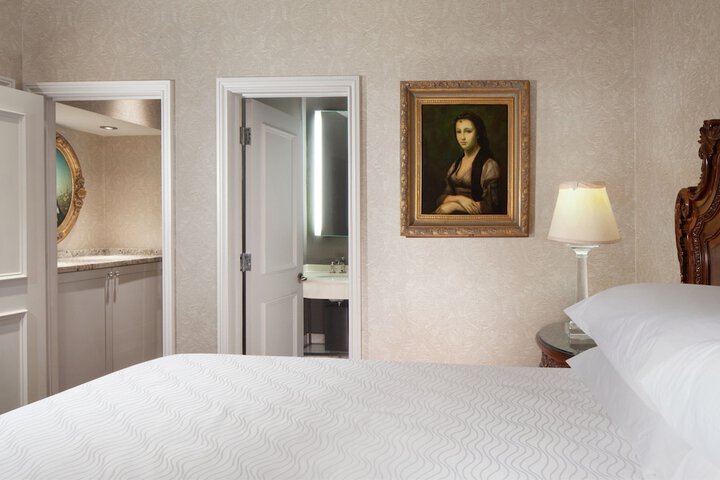 Room 105 of 212