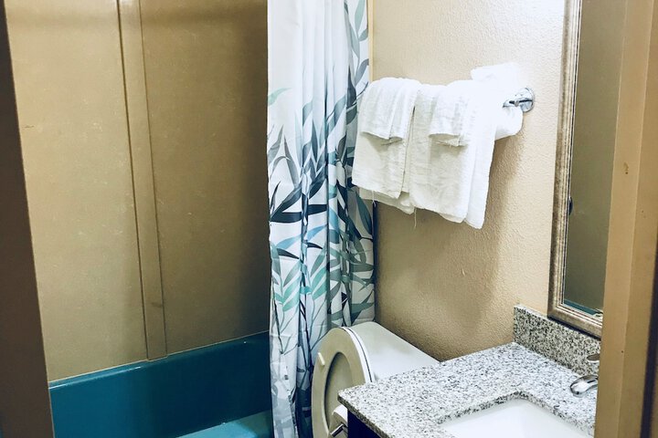 Room 5 of 16