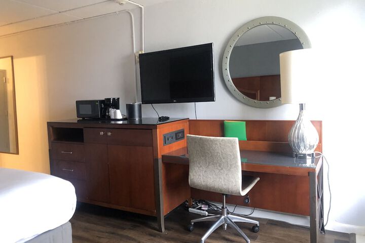 Room 27 of 94