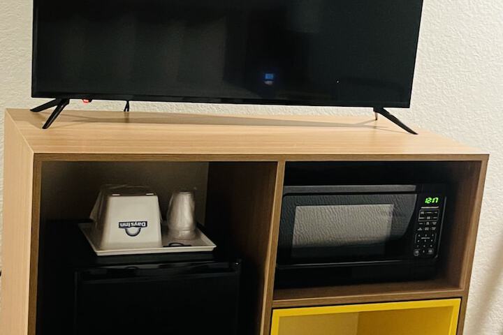 Room 6 of 32