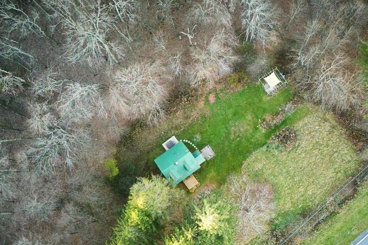 Cozy Cottage with Jacuzzi Sauna, Fire Pit and Reading Nook!
