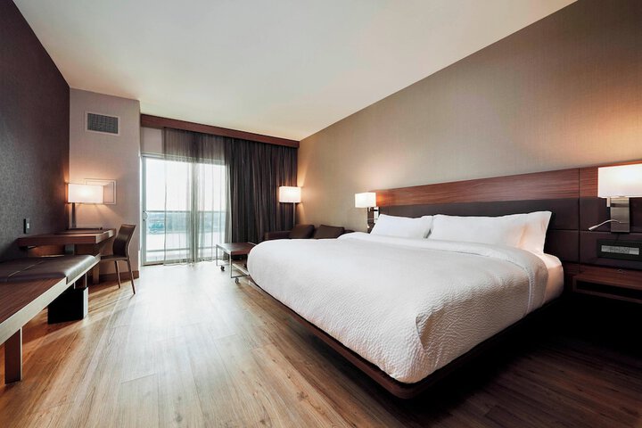 AC Hotel by Marriott Cincinnati at the Banks