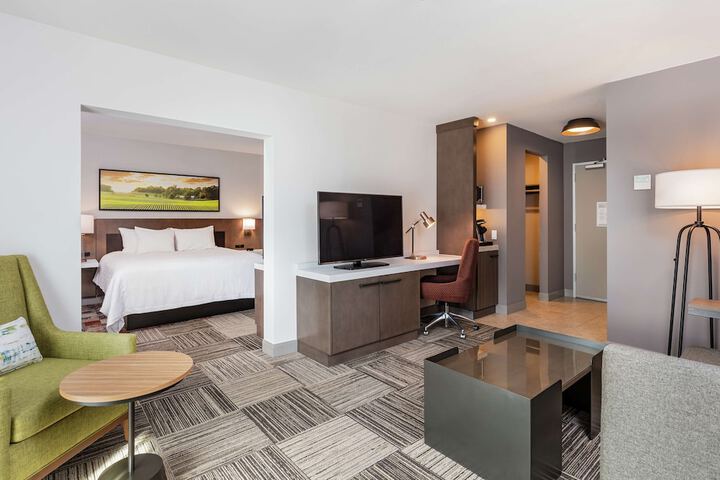 Room 16 of 38