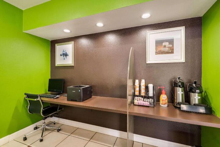 Clarion Inn & Suites Russellville I-40