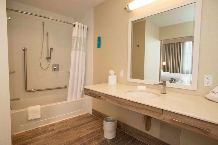 Hampton Inn & Suites by Hilton Thunder Bay
