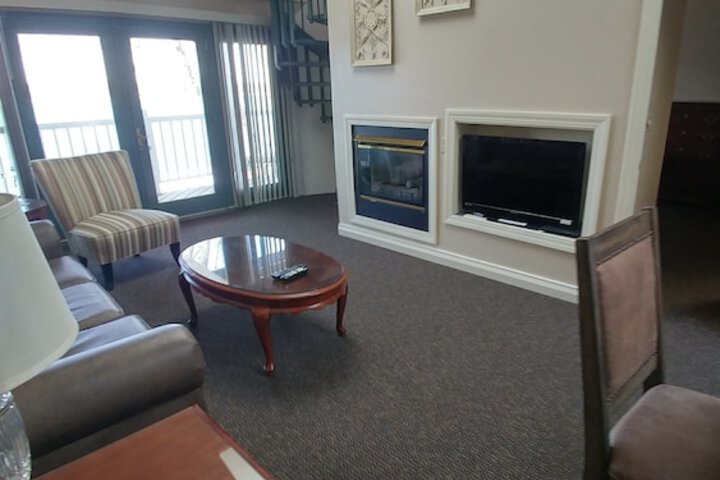 Room 32 of 128