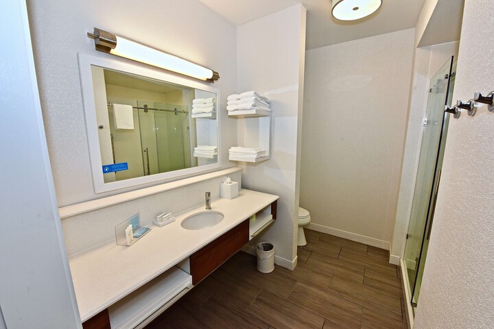 Room 42 of 59