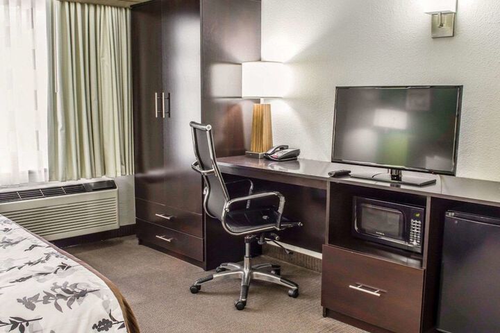 Room 21 of 34