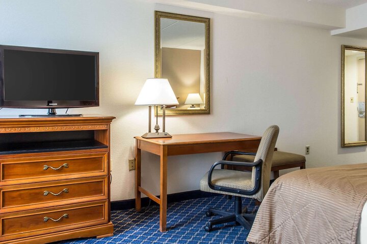 Room 10 of 29