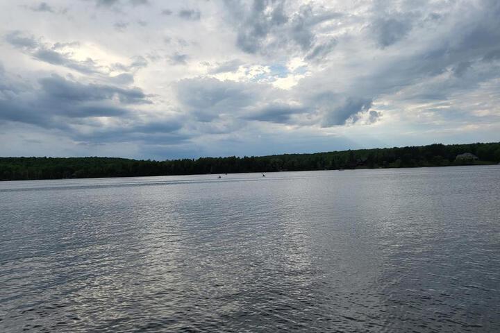 Crescent Lakehouse - Surf Ski and Serenity