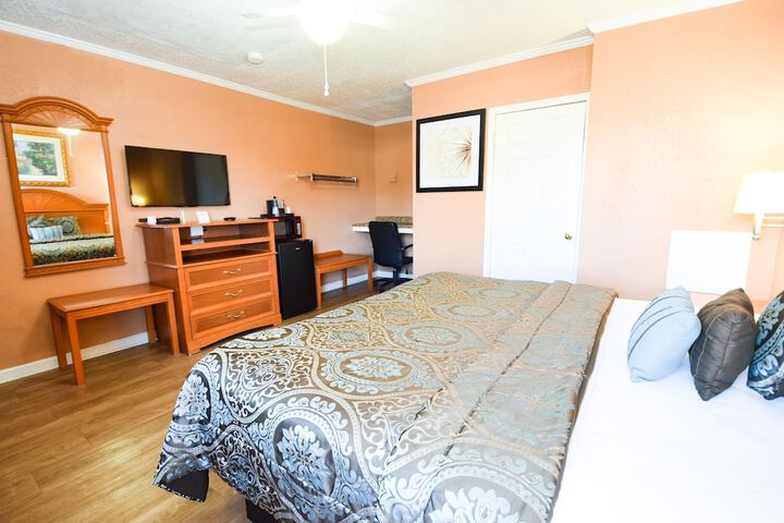 Room 10 of 30