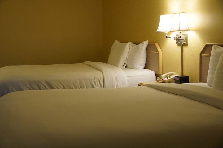Timberland Inn & Suites
