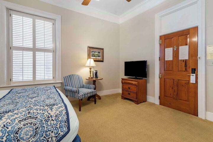 Room 26 of 32