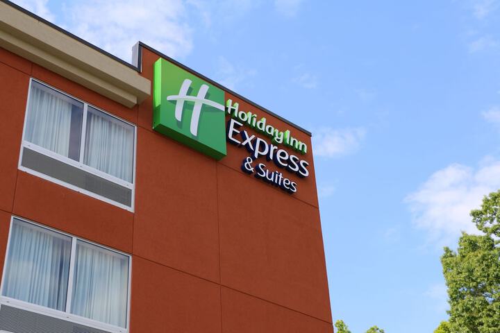 Hotel 2 of 33