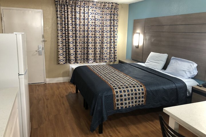 Room 2 of 17
