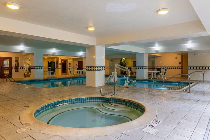 Comfort Inn & Suites Near Burke Mountain