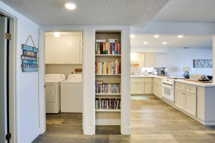 Lincoln City Beach Condo: Clubhouse & Pool Access!