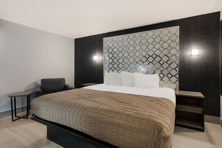 Room 16 of 36