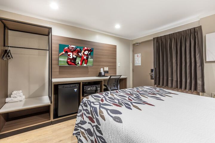 Room 32 of 44