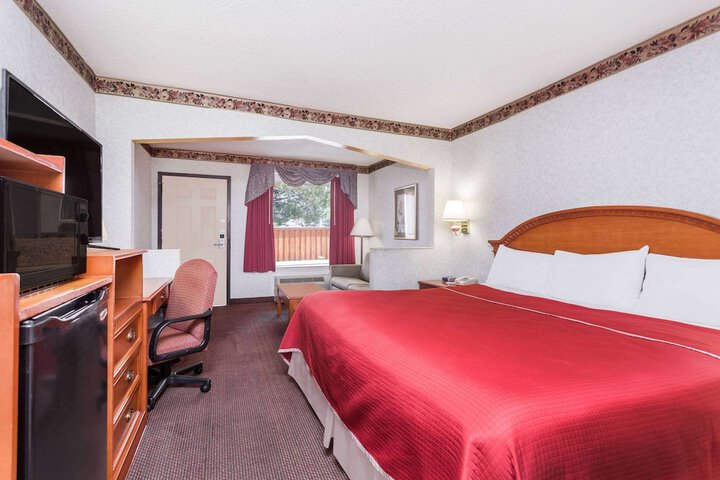 Room 4 of 16