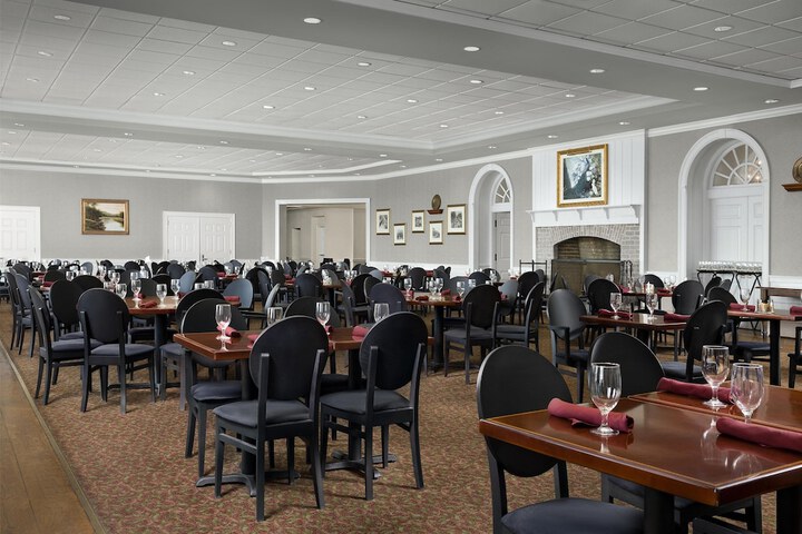 Virginia Crossings Hotel Tapestry Collection by Hilton