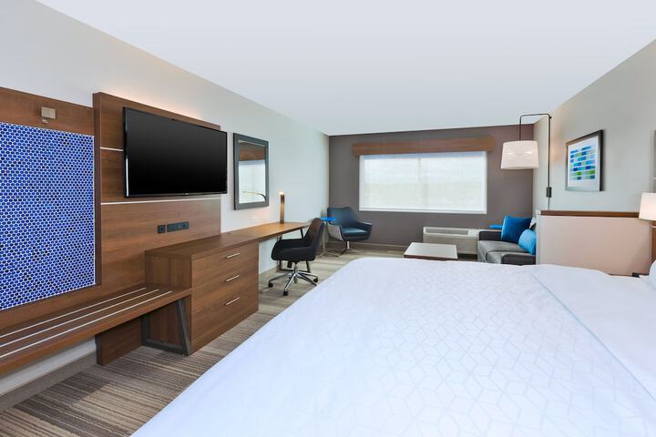 Holiday Inn Express & Suites Eau Claire West I-94 by IHG