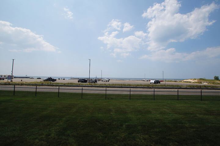 Snyders Shoreline Inn