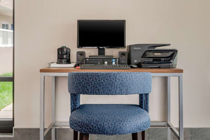 Business Center 36 of 36