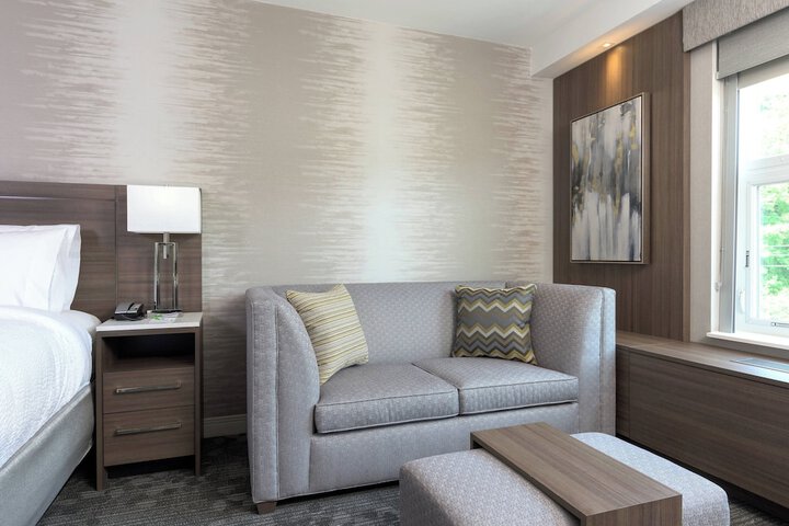 Courtyard by Marriott Edgewater NYC Area