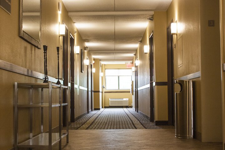 Ballroom/Hall 13 of 17